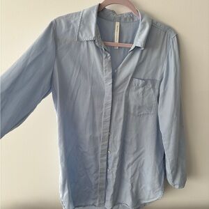 Blue Aritzia Blouse! gently used just needs to be ironed. Size L